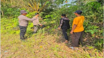 Bhabinkamtibmas Desa Angkasa Bersama Kepala Desa Gelar Patroli Humanis Cegah Karhutla