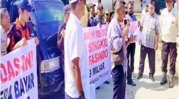 Masyarakat Demo Tuntut Hak Buruh kepada PT.Nafasindo,Prof. Sutan Nasomal Minta Forkopimda Aceh Singkil Segera Fasilitasi Penyelesaian
